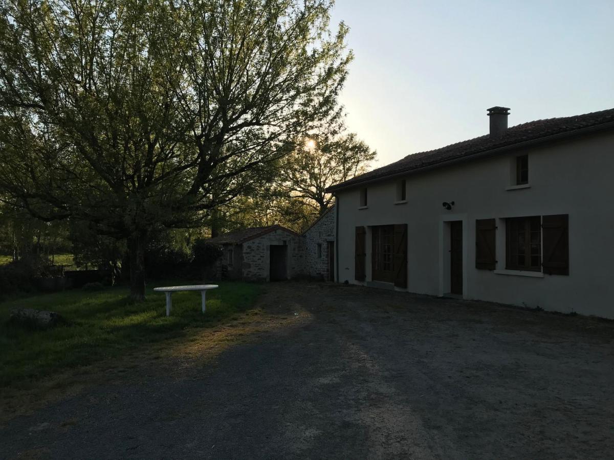 Gite A La Ferme Les Places La Chapelle-Bertrand Exterior photo